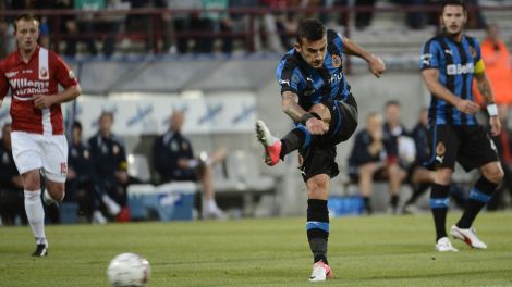 Trichkovski attempts a shot during his Club Brugge debut; photo: sporza.be